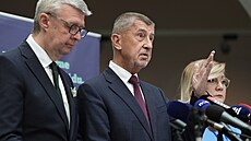 Pedseda ANO Andrej Babi, místopedseda hnutí Karel Havlíek a éfka poslanc...