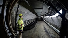 Prohlídka Strahovského tunelu. V p�ípad� pot�eby má slou�it jako kryt, vejde se...