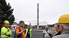 Specializovaní pracovníci odstelili tovární komín v ústecké tvrti Netmice....