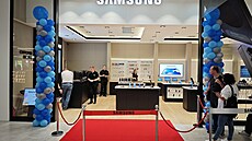 Slavnostní otev�ení zrekonstruované zna�kové prodejny Samsung v pra�ském...