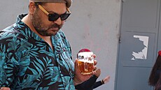 Muzikant Mário Bihári na k�tu kni�ního rozhovoru Hudbu vidím barevn�, který s...