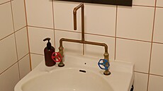 Ubytovna v Továrn je vybavená stylovými retro bateriemi.