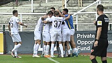 Fotbalisté Vykova se radují z gólu bhem odvety baráe na hiti Dukly