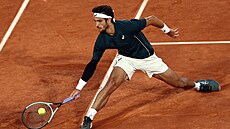 Ital Lorenzo Musetti b�hem zápasu proti Dánovi Holgeru Runovi na Roland Garros