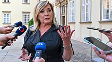Alena Schillerová odpovídá na dotazy noviná po jednání brnnské oblastní...