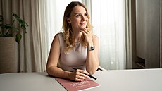 Lucie patenkov, kaligrafka, lektorka a zakladatelka znaky Ta usmvav. (9....