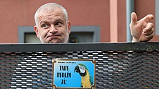 Martin Procházka z Chebuu pe�uje o �est desítek létajících krasavc�.