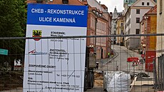 S komplikacemi v historickém centru Chebu musejí �idi�i po�ítat po celé léto.