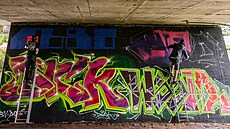 Streetartový Festival Spray ´n´ chill u Labského mostu v Hradci Králové...