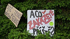 Happening proti zákazu �kolní akce, p�ed radnicí ve Vsetín� (�erven 2025)