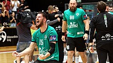 Vojtěch Patzel (vlevo) a Václav Franc z Karviné během oslav titulu