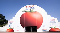 etzec Tesco postavil prodejnu pímo v areálu  hudebním festivalu Rock for...