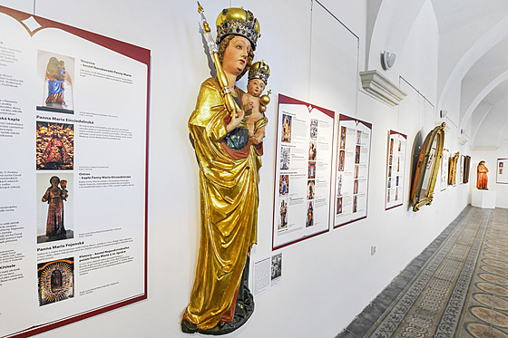 Výstava v muzeu v Plzni představuje uct­van© sochy a obrazy plzeňsk© diec©ze