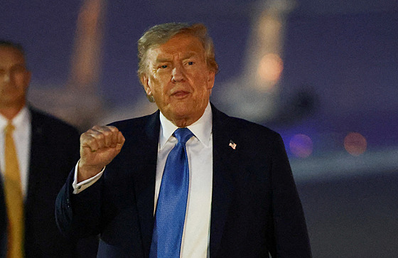 Americký prezident Donald Trump po předčasném návratu ze summitu lídrů G7. (17....
