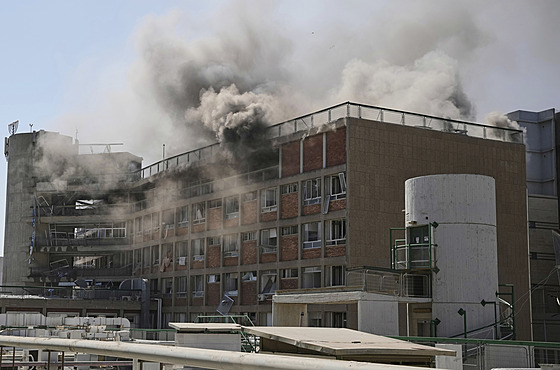 Zásah nemocnice Soroka po raketovém útoku Íránu na izraelské m�sto Beer �eva...