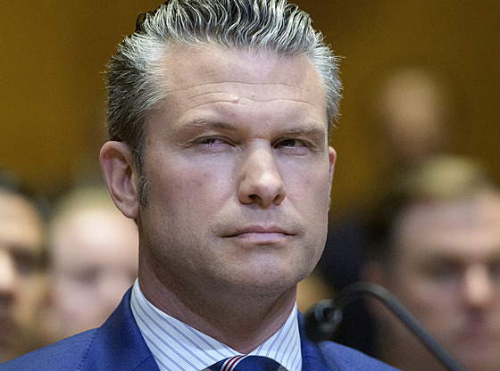 Americký ministr obrany Pete Hegseth bhem slyení v Senátu. (11. ervna 2025)