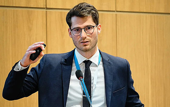 Filip Hrdlika pi pednáce na kongresu Unie fyzioterapeut eské republiky.