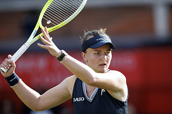 Barbora Krejíková v prvním kole turnaje v Londýn.