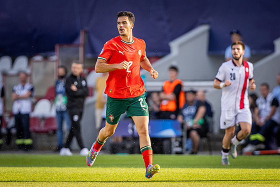Portugalec Rodrigo Pinheiro v zápase s Gruzií.