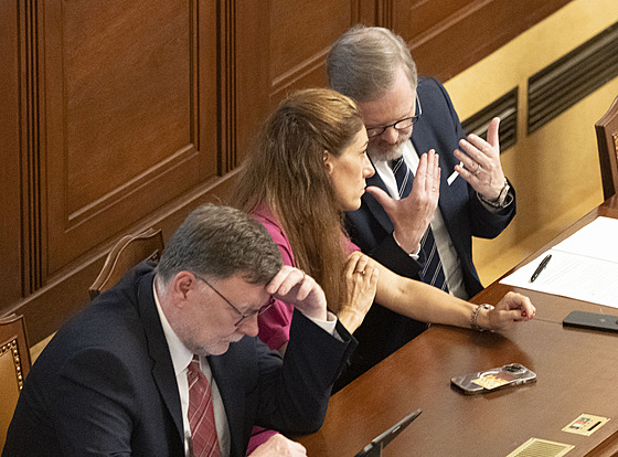 Premiér Petr Fiala, ministryn spravedlnosti Eva Decroix a ministr financí...