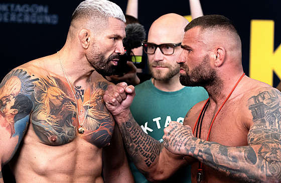 Karlos Vémola a Attila Végh na oficiálním vá�ení p�ed Oktagonem 72 v Edenu