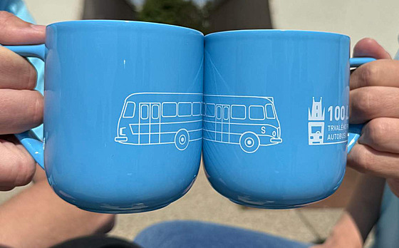 Na webu fanshop.dpp.cz najdete pod heslem 100 let trvalého provozu autobus v...