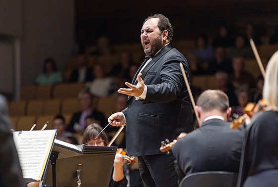 Nový éfdirigent Komorní filharmonie Pardubice Vahan Mardirossian se ve své...