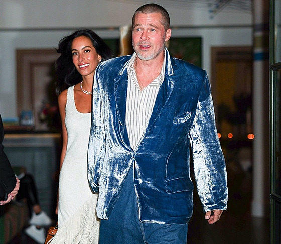 Brad Pitt a Ines de Ramonová (14. ervna 2025)