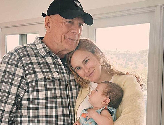 Bruce Willis s dcerou Rummer a vnukou Louettou (2023)