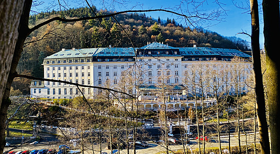 Památkov chránný secesní lázeský komplex Radium Palace dokonili v roce 1912...