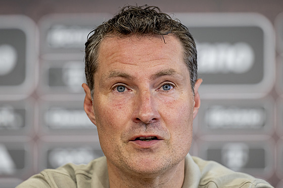 Brian Priske hovoí na tiskové konferenci jako staronový kou praské Sparty.
