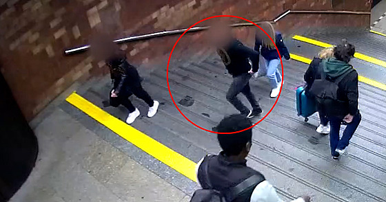 Mu osahával enu v metru.
