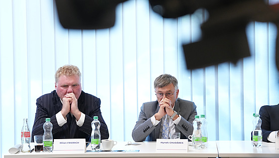 Milan Fridrich a Hynek Chudárek během volby nového generálního ředitele ČT....