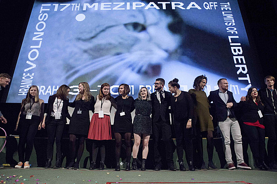 Slavnostní zakonení festivalu Mezipatra v roce 2016