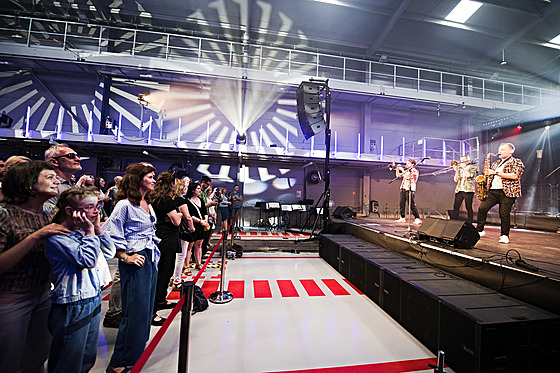 Tramvajovou vozovnou v Pisárkách se poprv© rozeznÄl hudebn­ koncert