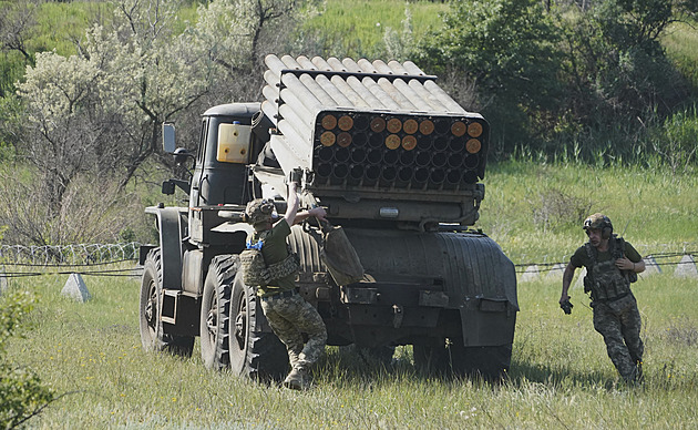 S námi nelze válčit dlouho, ztratíte další území, hrozí Ukrajině Putinův poradce