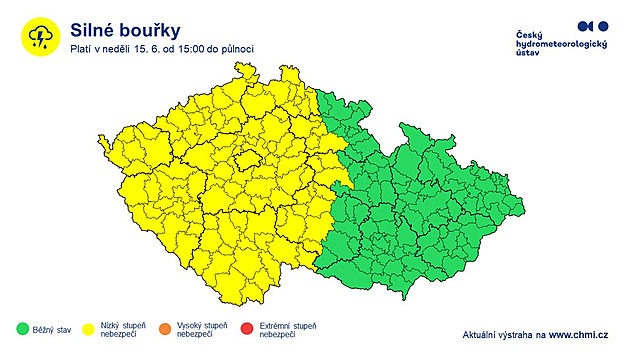Po tropických teplotách se Českem přehnaly bouřky. Někde riziko stále trvá