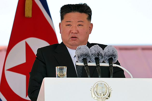 Kim Čong-un položil vlajky na rakve vojáků, uctil tak výročí dohody s Ruskem