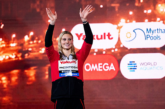 Nový týden, další rekord. Osmnáctiletá McIntoshová zářila v polohovém závodu
