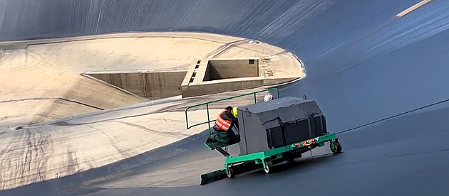 VIDEO: Nevídaná operace v Jeseníkách. Jeden z divů Česka dostává speciální nátěr