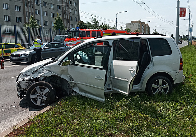 Po vážné nehodě na průtahu Zlínem je šest zraněných včetně dvou dětí