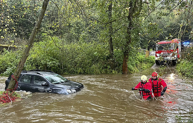 Prapory, průvod i žehnání cisterně. Výročí hasičů připomene lidová veselice