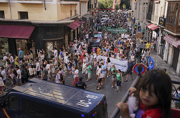 Mallorca má, co chtěla. Protesty odradily turisty, teď naříkají podniky i taxikáři