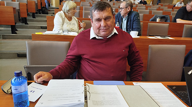 Roberta Bezdka nahradil v kladenské mstské rad Jií Chvojka (za ANO). (16....