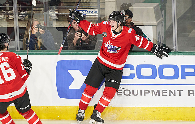 Trénuje jak kdysi Jágr, doma chová krávy. Bude mít Pastrňák brzy nového centra?