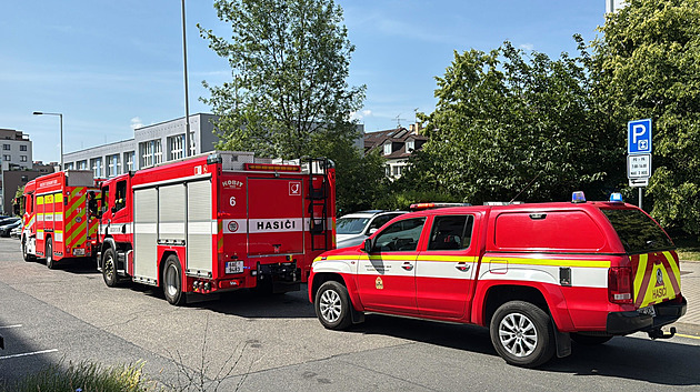Na policejní služebnu v Modřanech donesli manželé granát, míří tam pyrotechnik