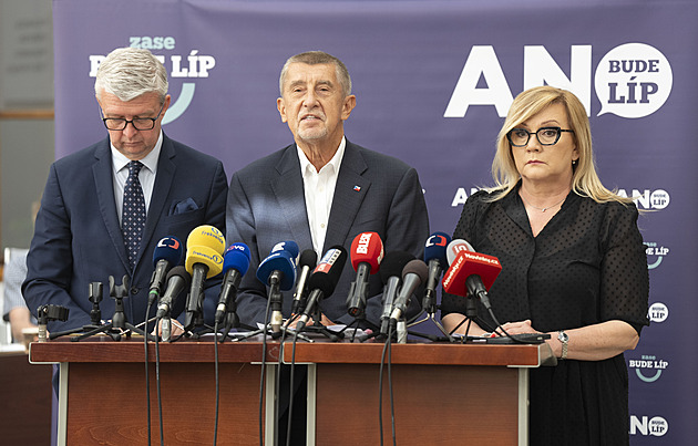 Volby by jasně vyhrálo ANO. Do Sněmovny by se těsně dostali i Motoristé