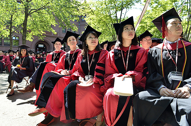 Harvard je nejlepší stranickou školou Číny. Učí kádry komunistické partaje, štve USA