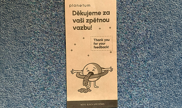 Projekce, z které může být lidem nevolno. Planetárium nabízí pytlíky na zvracení