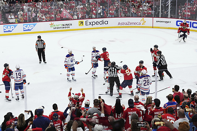 Blázinec, zákeřnosti, posměšky. Florida vyučovala a Edmonton se vymkl kontrole